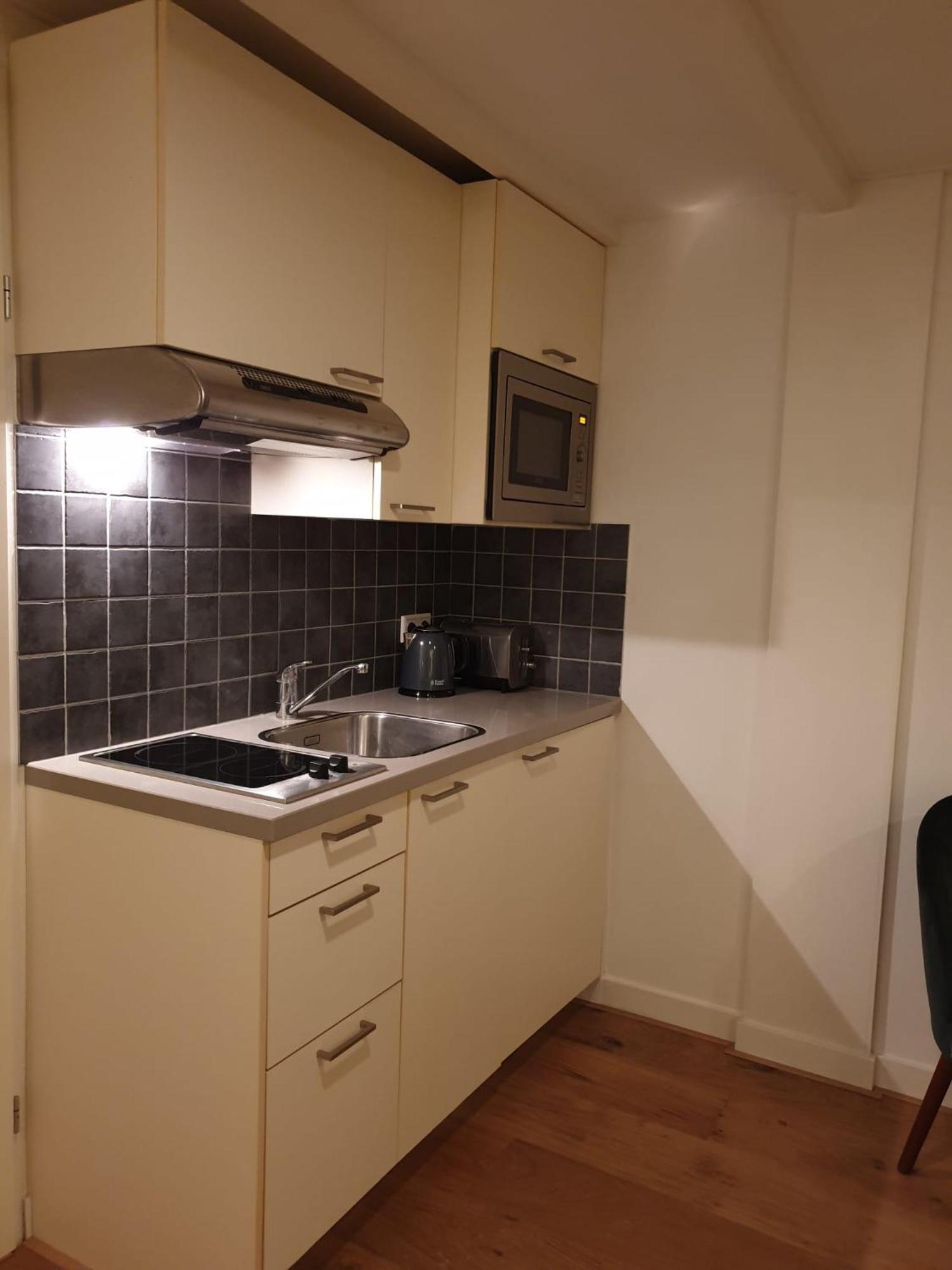 Spacious Private Guest House ヒルフェルスム エクステリア 写真